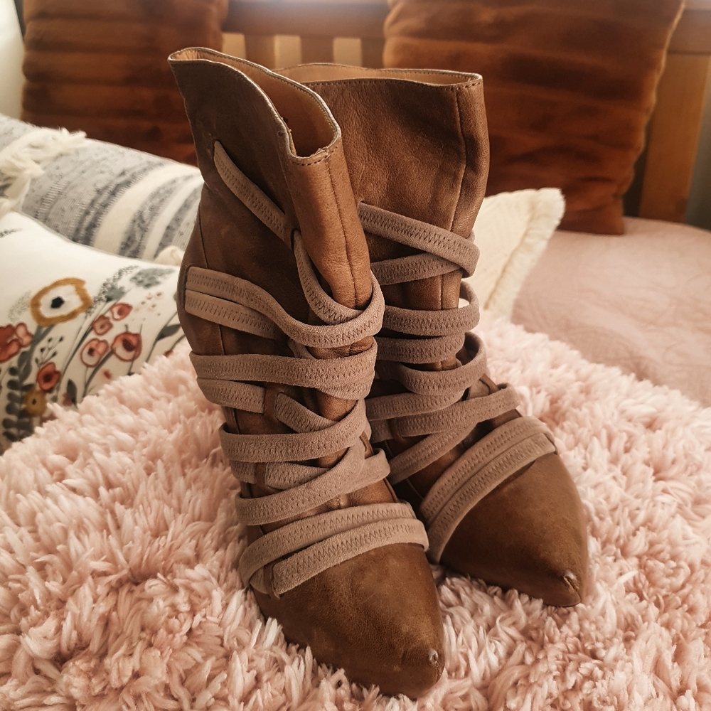 L.a.m.b. By Gwen Stefani pipette leather booties